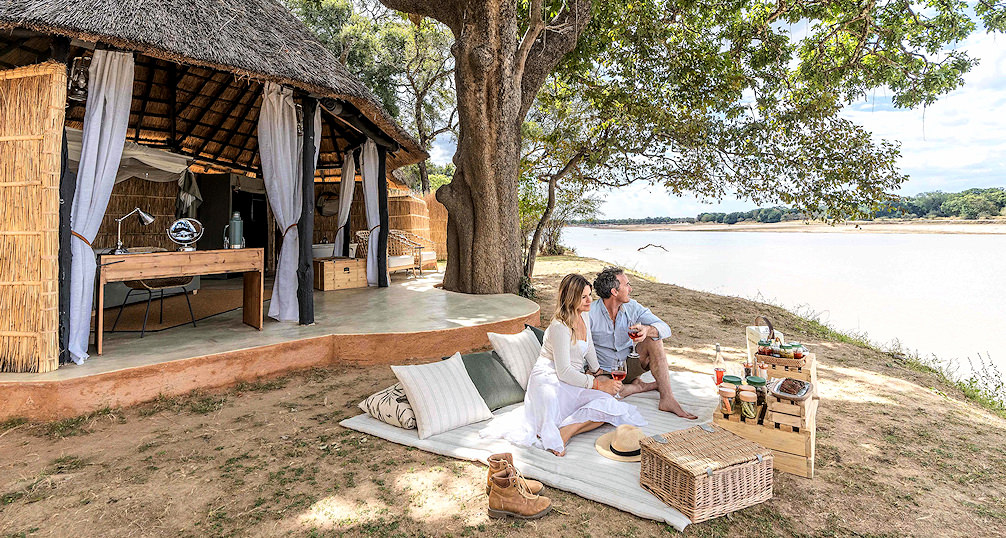 Guests enjoying a picnic lunch at Mchenja.