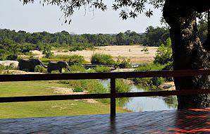 The extensive viewing deck at Inyati Lodge in Sabi Sand.